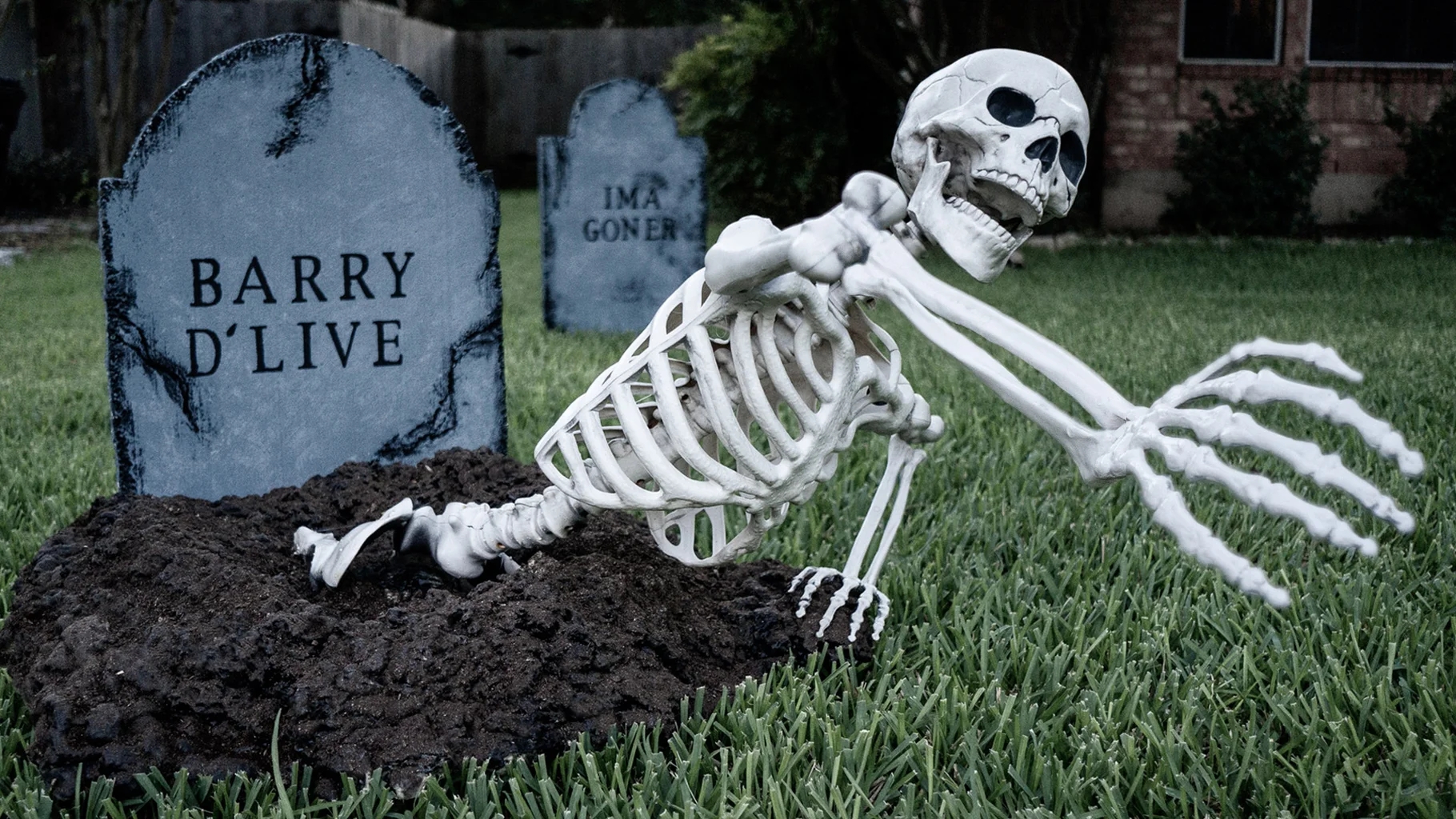 Click to Enlarge-Esc to Close EventPhotos/Halloween/Grave.jpg