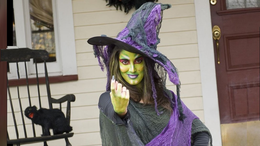 Click to Enlarge-Esc to Close EventPhotos/Halloween/witch7.jpg